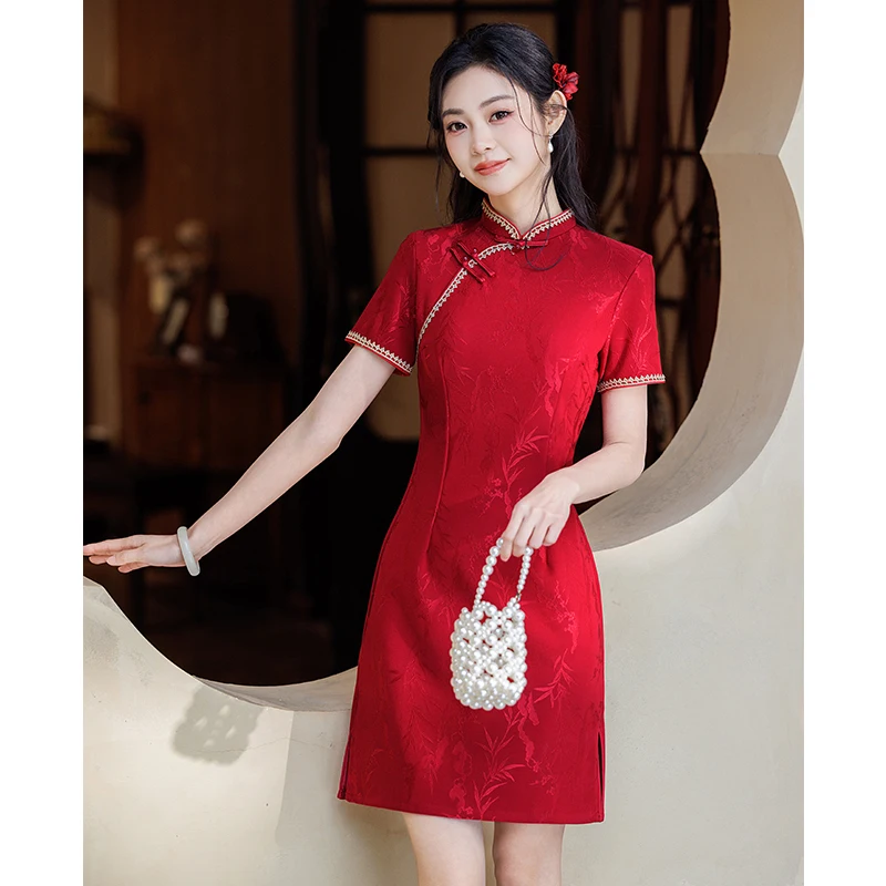 

Новое летнее красное платье-ципао 2026 года, дышащий модифицированный чонсам, приталенный крой, новый китайский стиль, повседневное современное платье для молодых женщин