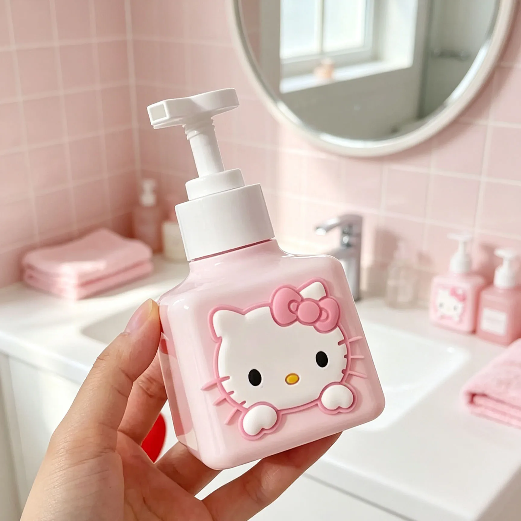 

Hello Kitty Kawaii Cartoon Dispensing Bottle Hand Soap Dispensing Bottle Used for Bathroom Sink and Dressing Table Decoration