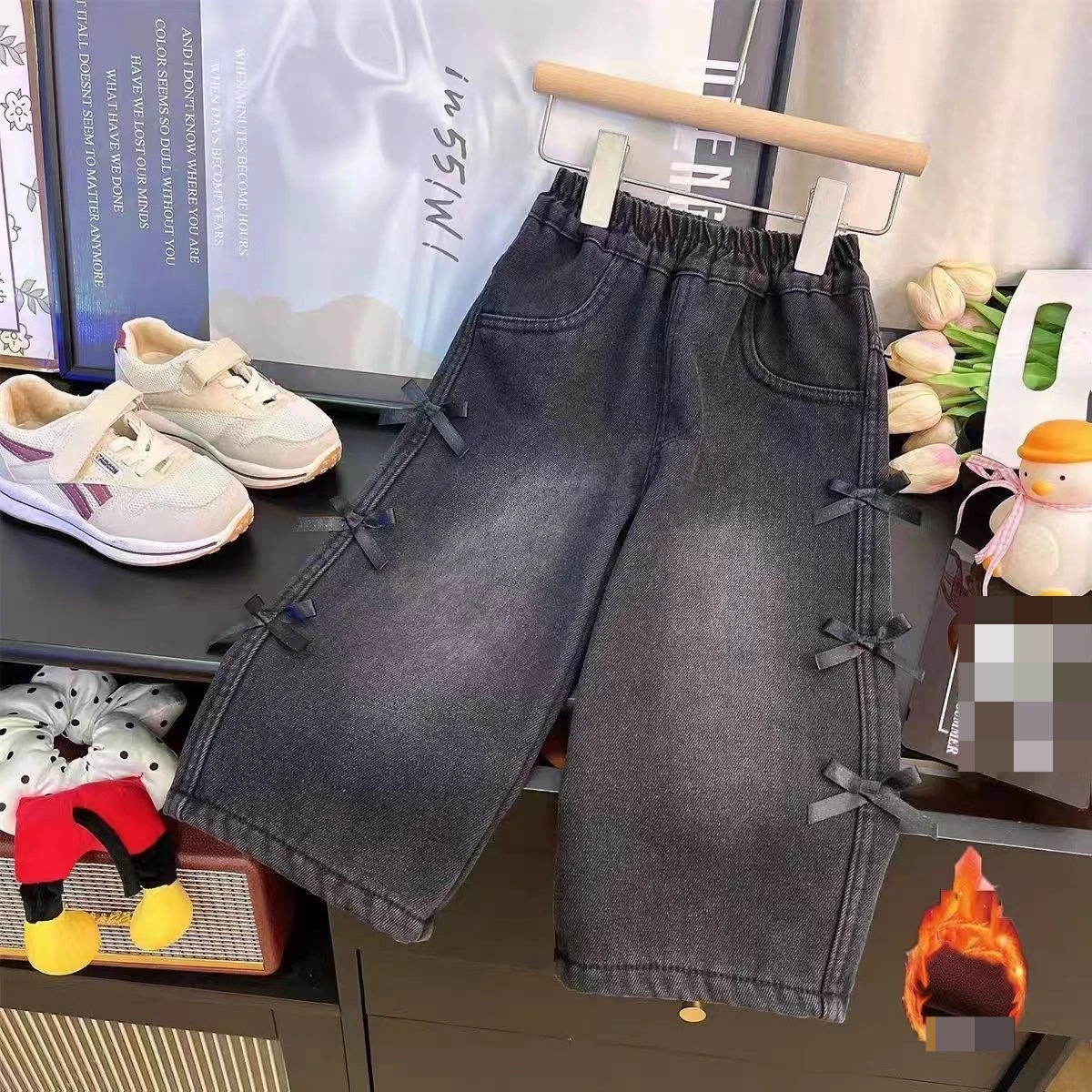 New 2026 Fashion Girls Jeans Winter Kids Thick Leg New Integrated Baby Bow Stylish Pants Straight Fleece