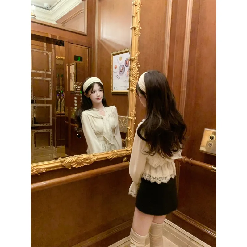 Camisas elegantes de encaje con cuello en V para mujer, Top corto ajustado con cintura suave, blusa Sexy de fiesta con manga acampanada, primavera 2025