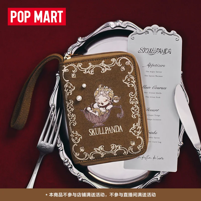 정품 POPMART SKULLPANDA 테이블 시리즈 여권 케이스, 팬 기념품 보관용, 패셔너블하고 트렌디한 크리스마스 장난감 제품