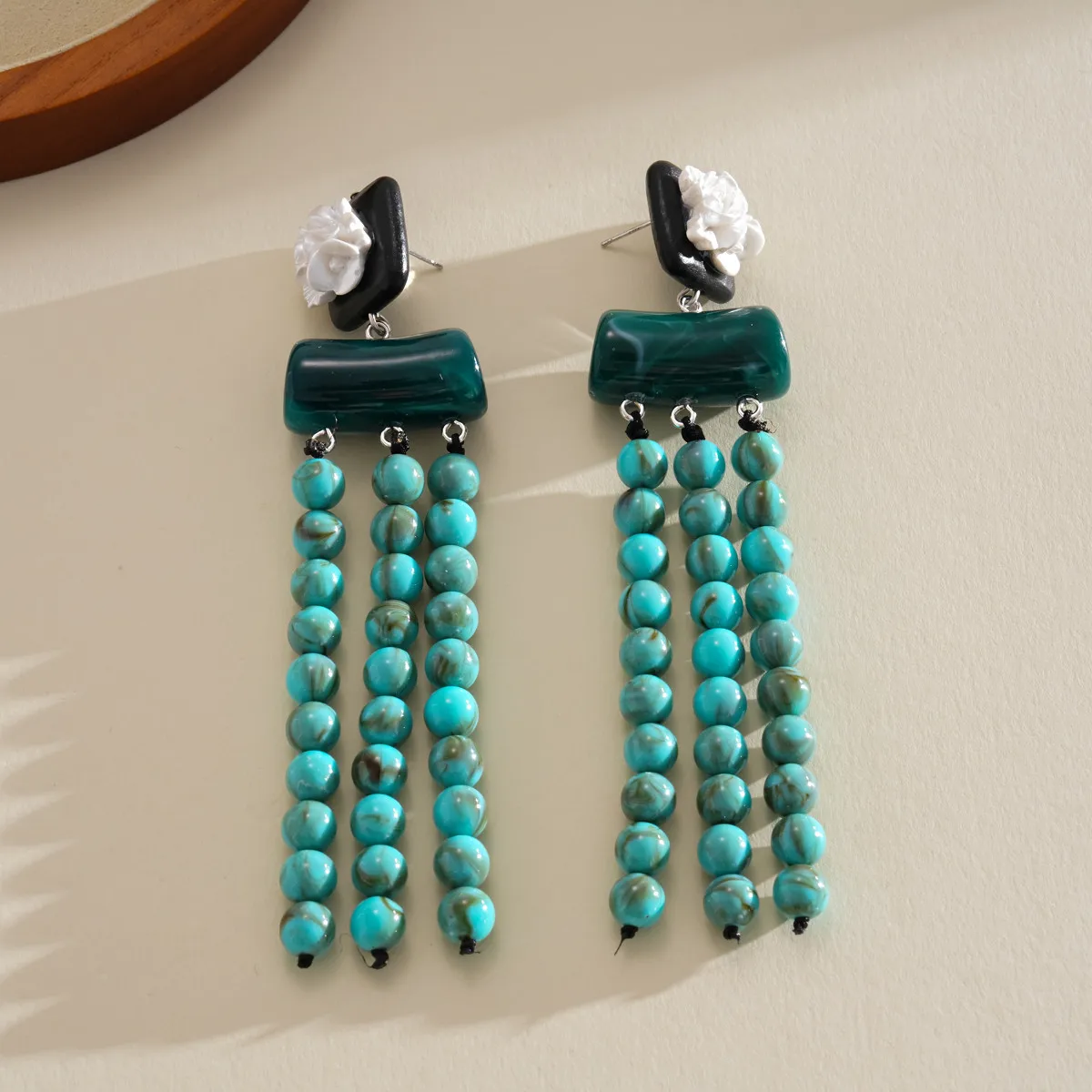 Resin acrylic flower tassel silver needle earrings small senior sense earrings fashion temperament earrings