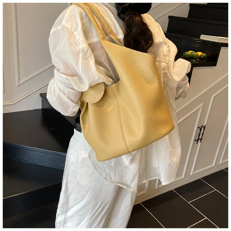 

Superior Ladies Crossbody-Bag Made Of Goatskin Leather Boasting High-End Paris Vintage Neat Spacious Daily Style​