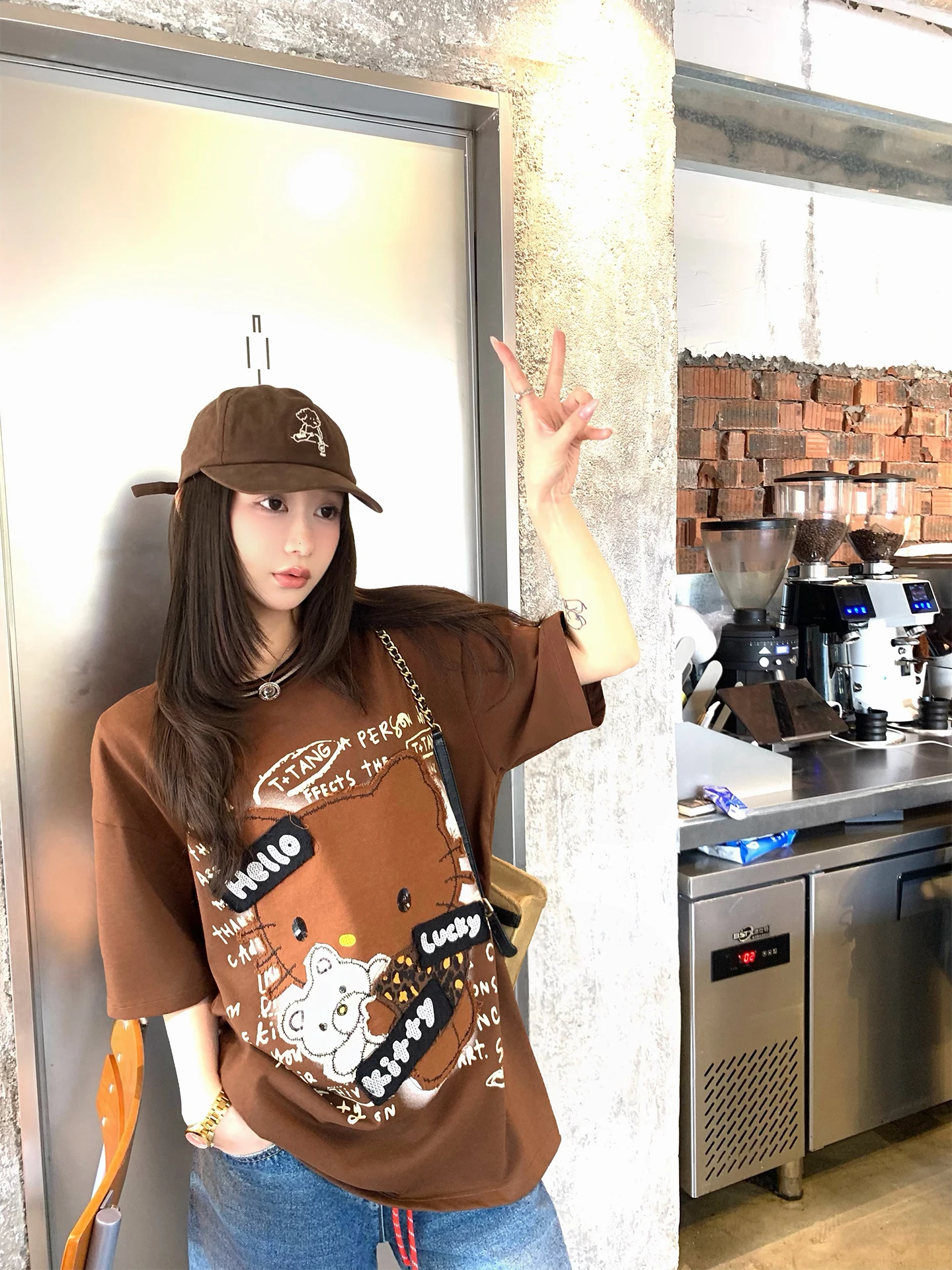 

Женская свободная повседневная футболка Xueke с двухцветным пэчворком, в американском ретро-стиле, с высоким дизайнерским качеством, свободного кроя