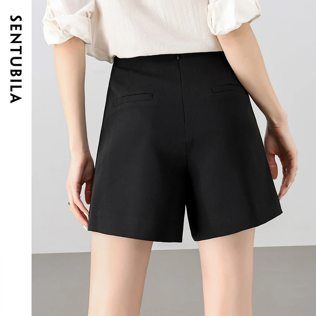 SENTUBILA A-line Classic Black Shorts 2025 Spring Summer Fashiom High-waist Pockets Commuting Simple Female Shorts 152K87936