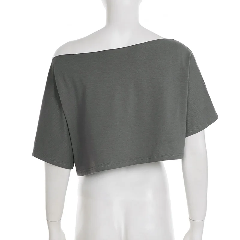 SUCHCUTE Solides T-Shirt mit schrägem Kragen und kurzen Ärmeln für Damen, Y2k Streetwear, übergroßes Crop-Top, sexy, asymmetrisches Design, Sommer-T-Shirt – Detail 4