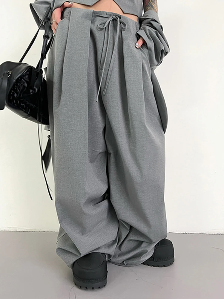 YERMORA سترة نسائية غير رسمية بجيوب رمادية طقم مكون من ثلاث قطع سترة + رباط مطوي بنطال ذو قصة أرجل واسعة موضة المد ربيع 2025