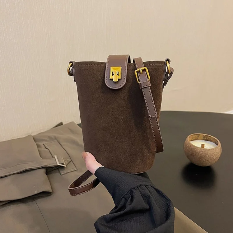 

Luxury Designer Tote Bag In Premium Leather Structured Shape Dual Handles Versatile