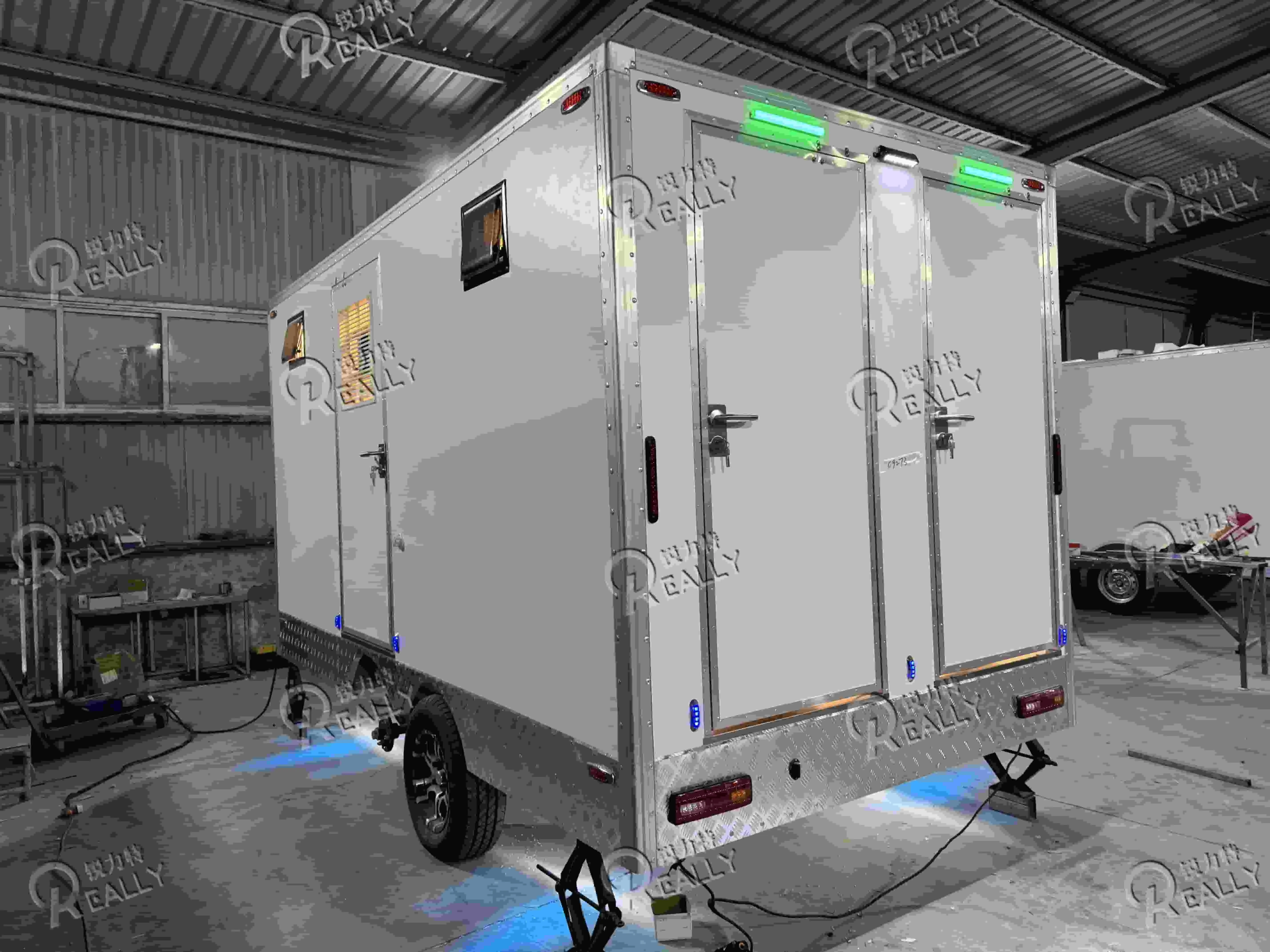 4 Station Restroom Trailer Vip Luxury Restroom Trailer Toilet Outdoor Portable Bathroom Shower Toilet Trailer