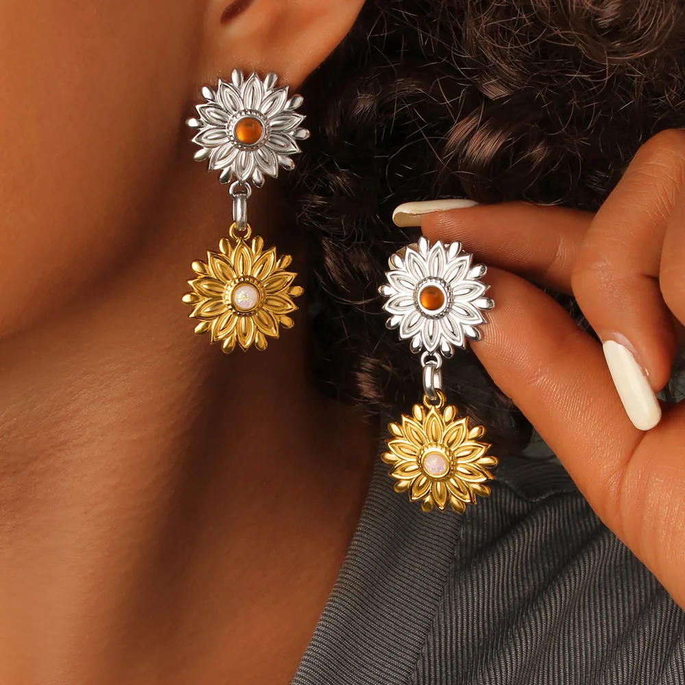 

DIY accessories Guangdong decoration retro light luxury European and American sunflower pendant earrings titanium steel 18K gold