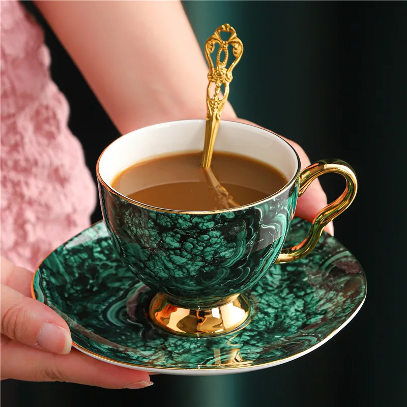 taza-de-cafe-de-porcelana-fina-americana-de-lujo-ligero-color-verde-gema-con-platillo-para-oficina-te-de-la-tarde-juego-en-caja-de-regalo