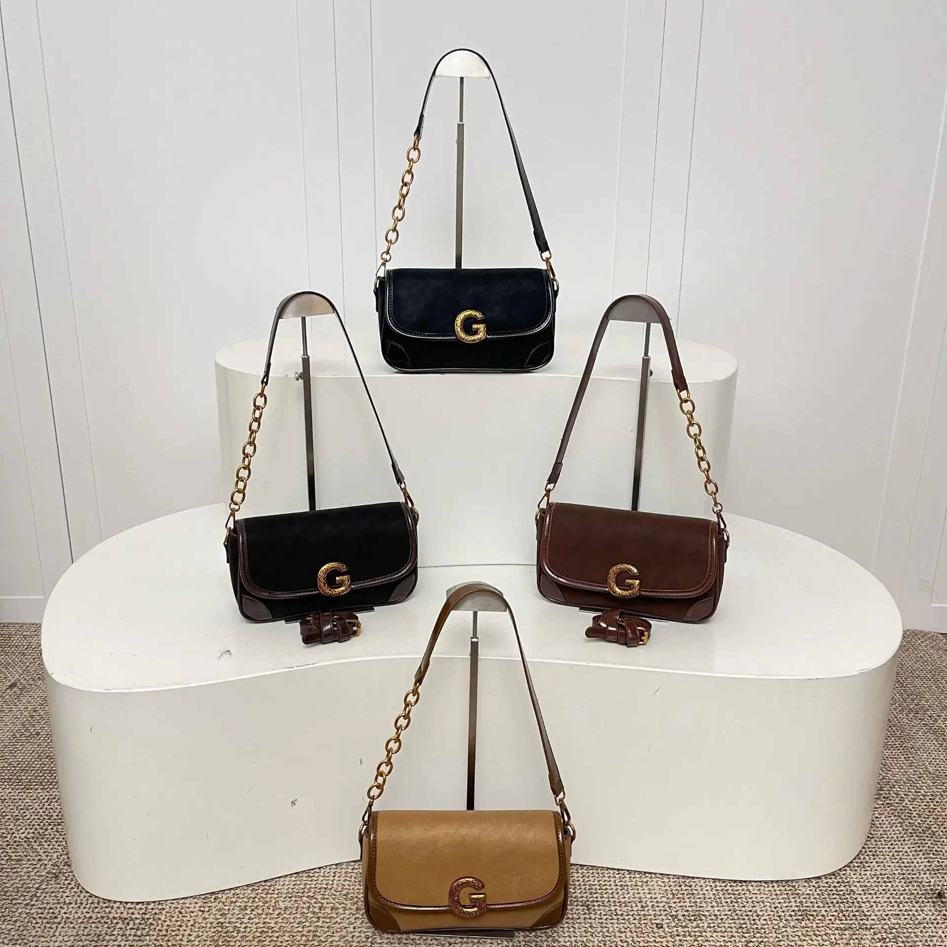 

Women's Vintage Minimalist Underarm Bag - Luxury Chain Crossbody Shoulder Bag Stylish Matte Small Square Design