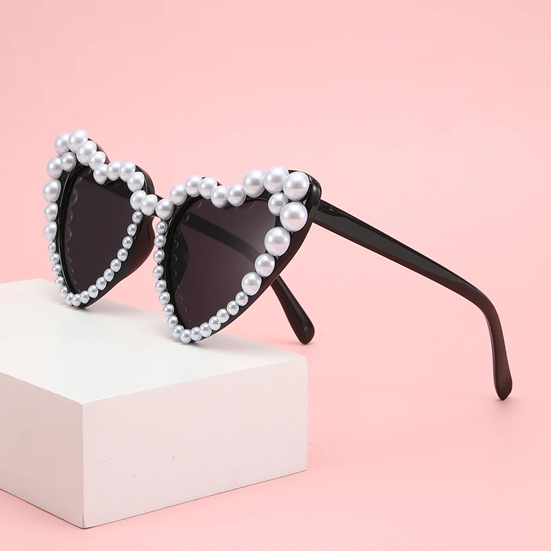 1-teilige Perlen-Pfirsich-Herz-Sonnenbrille, herzförmige Persönlichkeit, vielseitige, hochwertige und modische Damen-Sonnenbrille