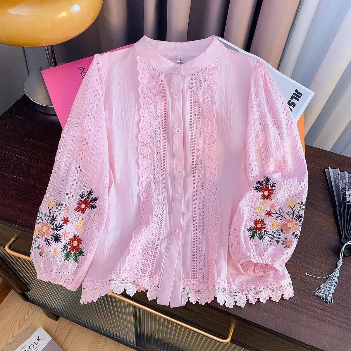 Retro chiński styl haftowany kwiat koszula damska Top latarniowy rękaw koronkowa patchworkowa koszula damska 2025 letnia luźna koszulka Top