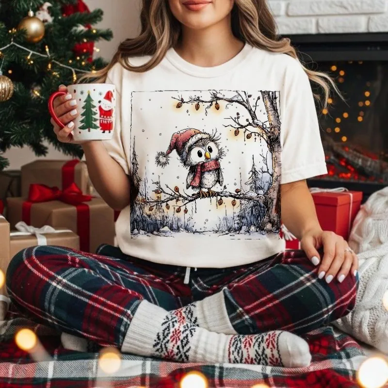 

Christmas Owl Tree Branch Pattern White T-Shirt Cute Style Women's Casual Printed Cartoon New Year Holiday Street Top T-Shirt