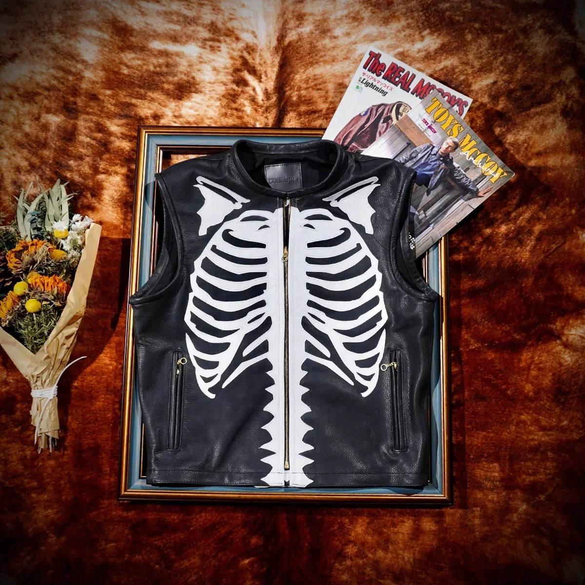 

2023 New Recommended Bone Locomotive Leather Vest Man Retro Racing Leather Knight.
