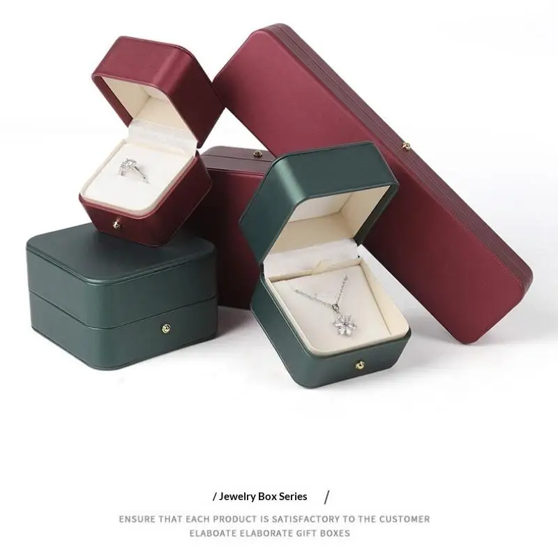 Schmuckboxen aus PU-Leder mit weichem Samtfutter und goldenem Verschluss, perfekt für Heiratsanträge, Hochzeitsgeschenke, Ring- und Halskettenaufbewahrung. – Detail 12