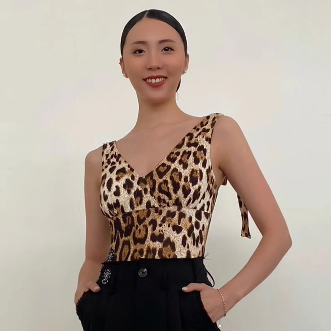 

2025 Summer Sleeveless Ballroom Dance Tops Women Leopard Vest Onesie Adult Latin Dance Practice Clothing Training Wear BL16030