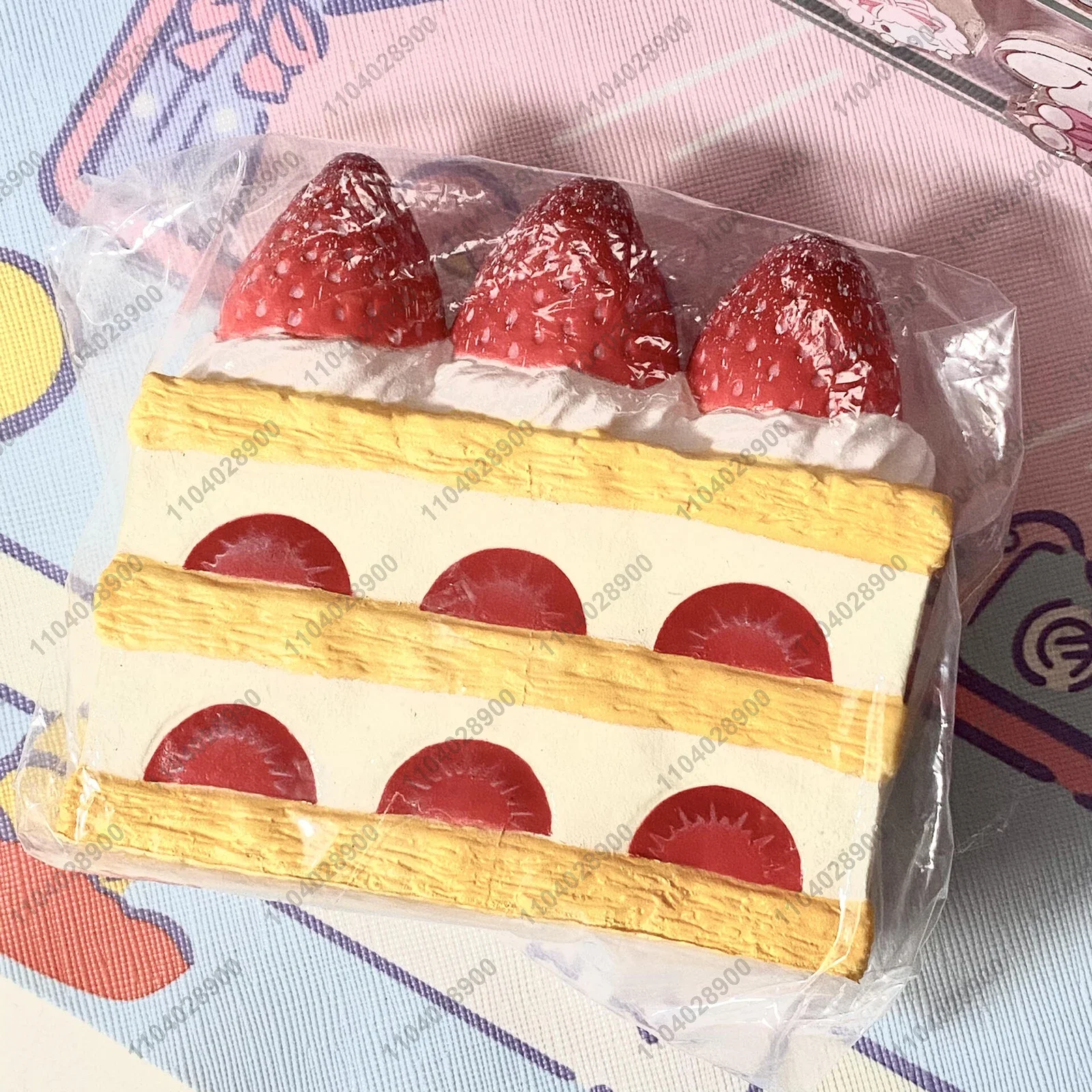 Morango mille-feuille bolo mole lento subindo morango tiramisu bolo pastelaria espremer brinquedo liberação de estresse mão relaxar brinquedo