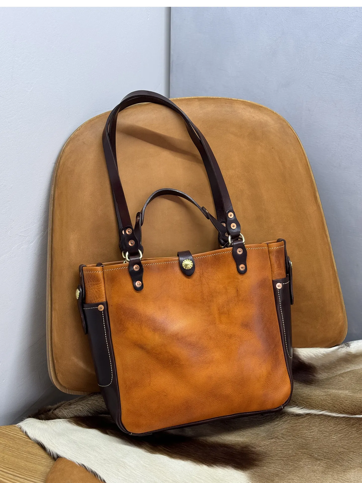 Vintage Designer Handgefertigte Arbeits-Tragetasche aus pflanzlich gegerbtem Rindsleder für Herren, Business Casual Luxus Naturleder Handtasche – Detail 16