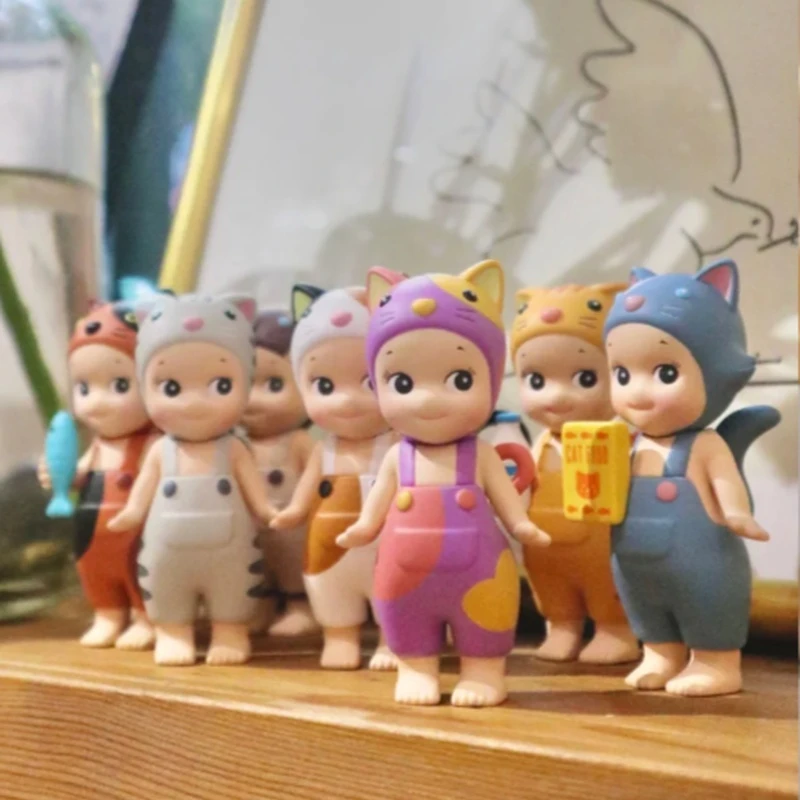 

Оригинальная коллекционная фигурка Sonny Angel Cat Life Series Blind Box: Черный кот, Белый кот. Модная загадочная коробка-сюрприз. Декор для дома, подарок для девочки.