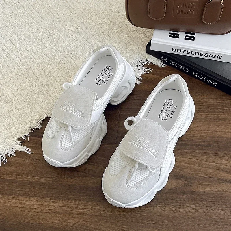 جديد منتصف كعب مضخات المرأة شبكة أحذية مريحة عالية العلامة التجارية جلد طبيعي الصيف الدانتيل يصل حذاء رياضة مكتنزة حذاء كاجوال