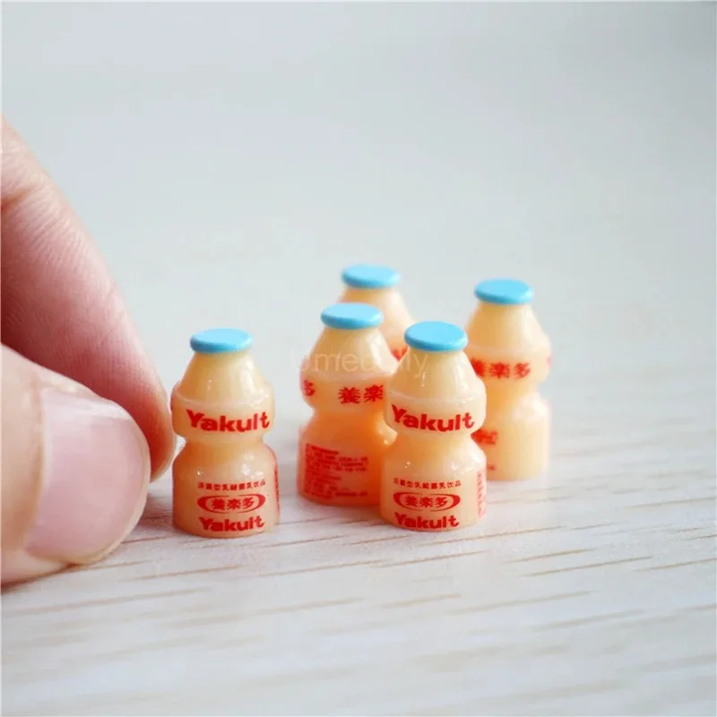 Mini-Milchsäuregetränkeflaschen im Maßstab 1:12 für Puppenhaus-Supermarkt-Spielzeug – Detail 7