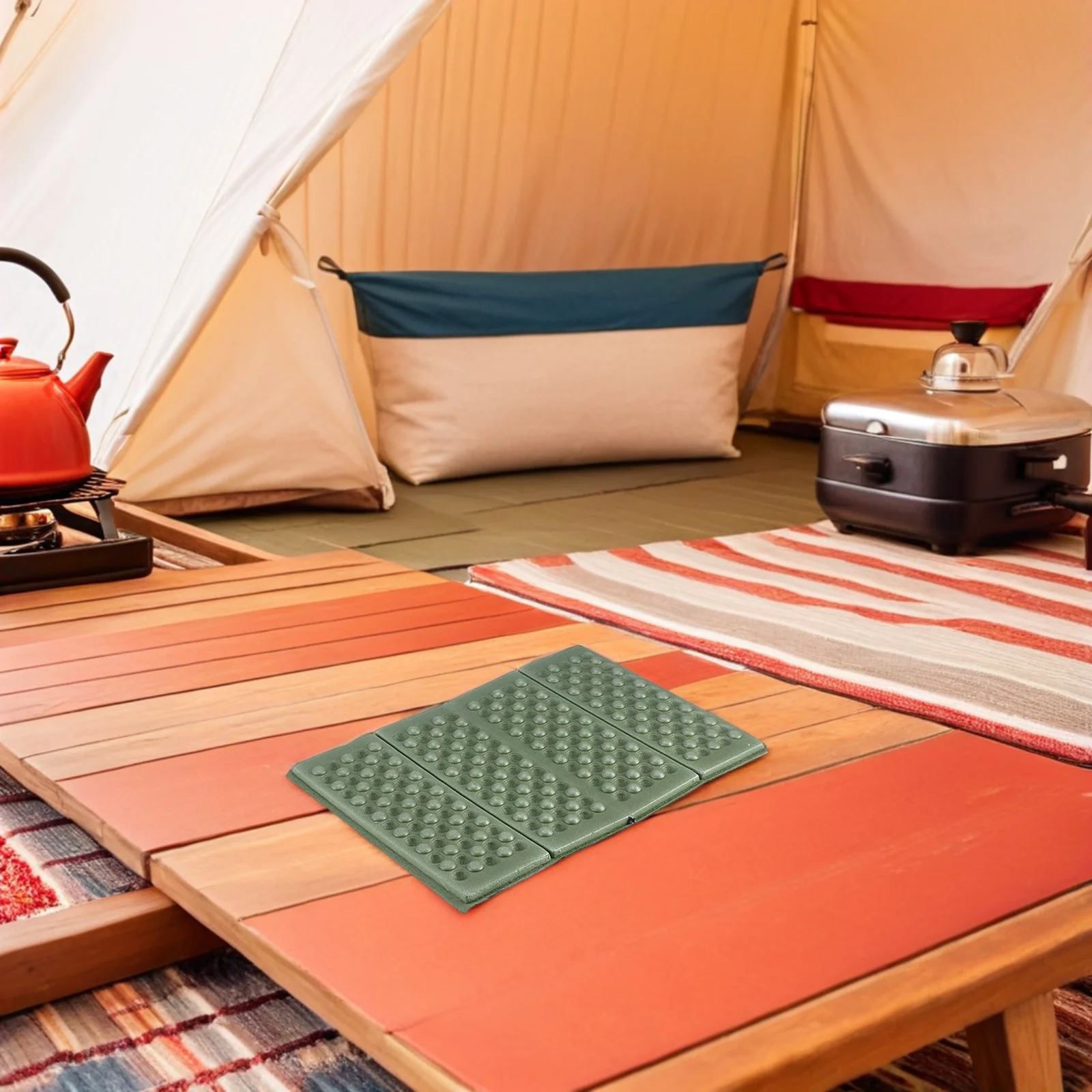 

8Pcs Moistureproof Outdoor Camping Seat Pads Foldable Cushion Lightweight Portable Picnic Sit Mats for Hiking Park Beach