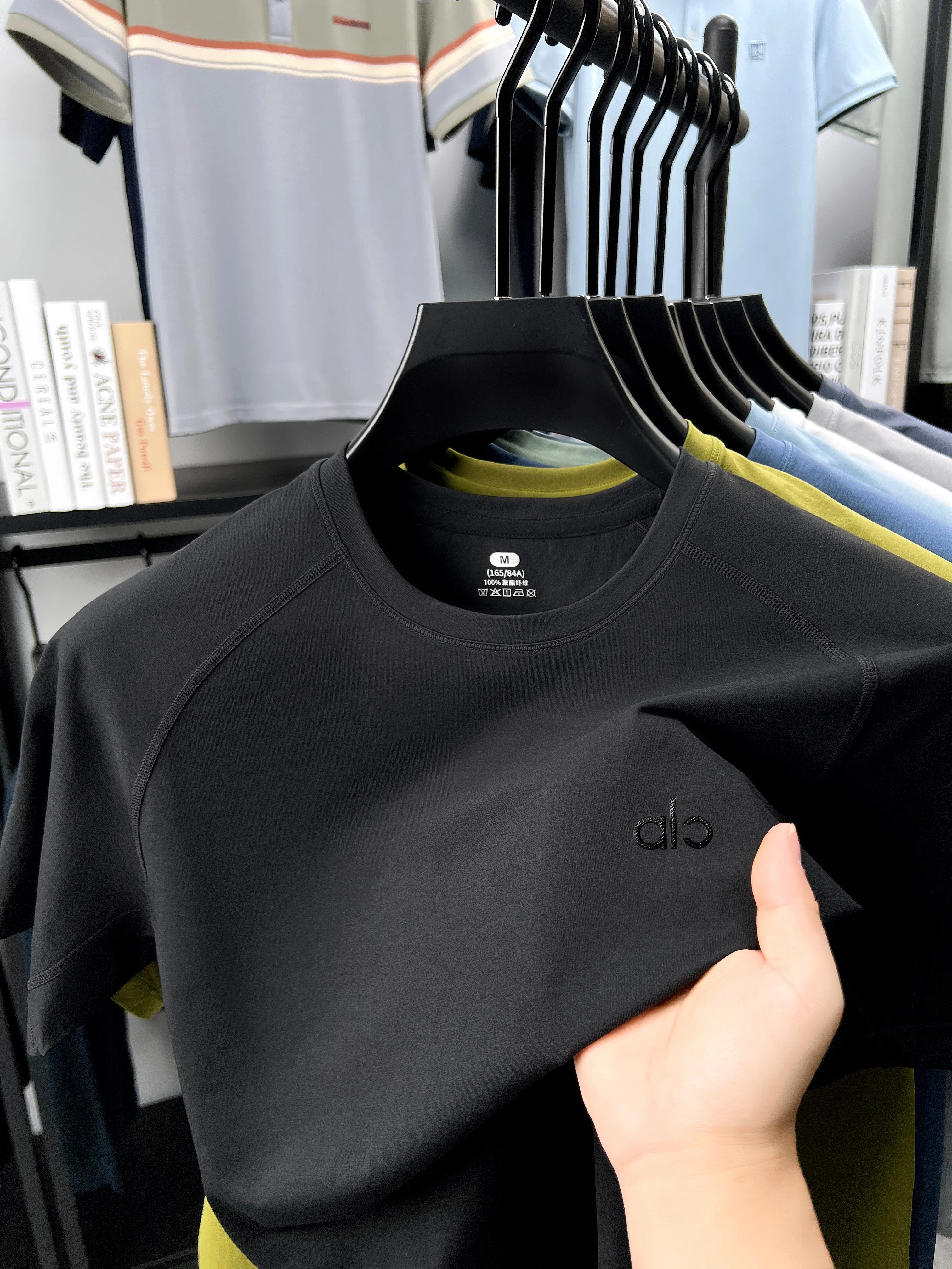 Sommermode-Marken-T-Shirt mit Rundhalsausschnitt und kurzen Ärmeln für Herren, bequemes und atmungsaktives, vielseitiges Alltags- und Sport-Oberteil – Detail 14