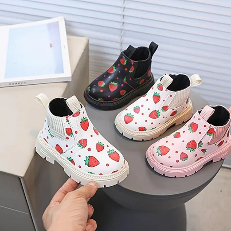 

Детские кожаные ботинки, модные ботинки для девочек с мягкой подошвой, милые клубничные ботинки, осень-зима 2022, новые детские ботильоны, нескользящие милые