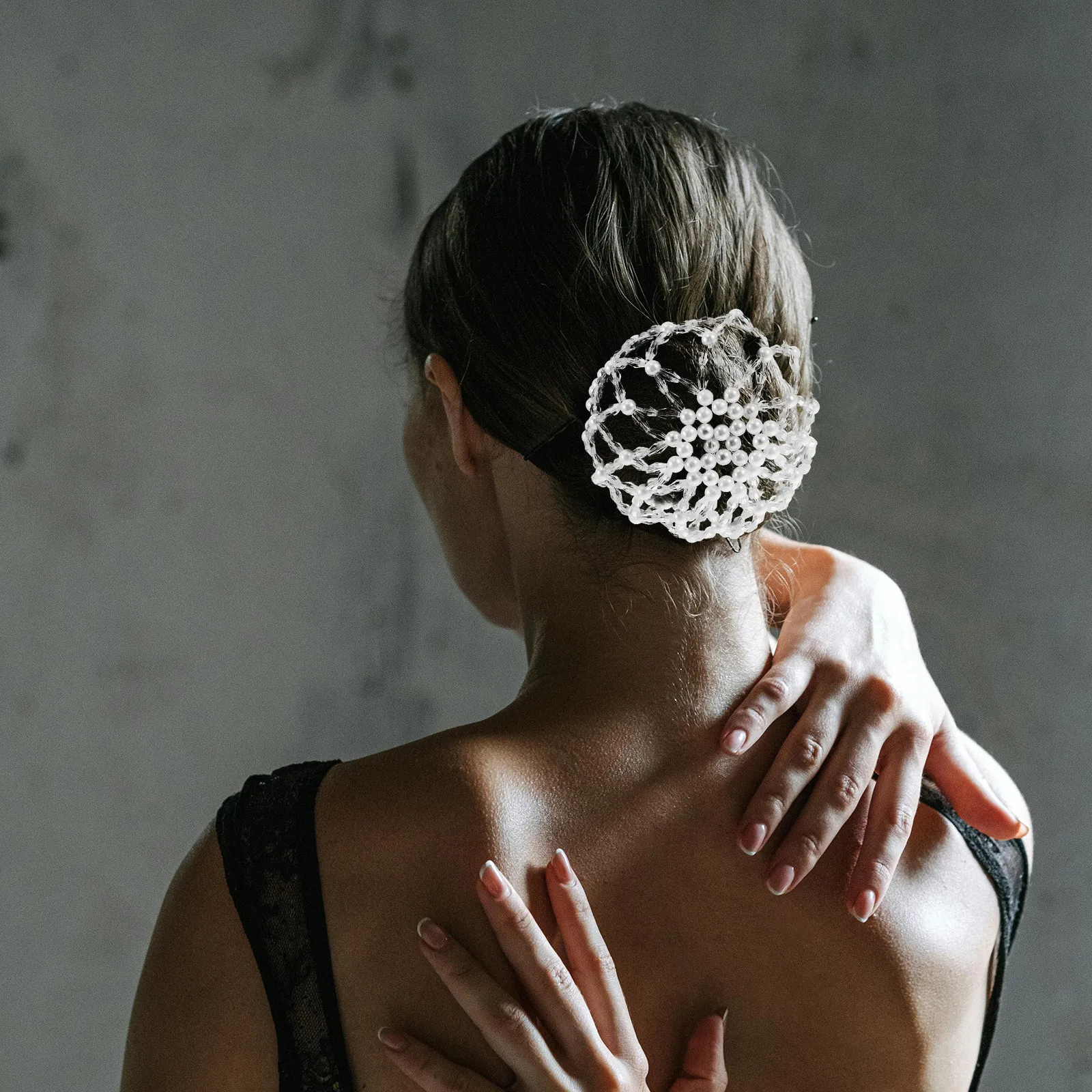 

Elegant Pearl Embellished Elastic Crochet Hair Snood for Dance Bun Holders Women Girls Ballet Performance Skating Rehearsal Hair