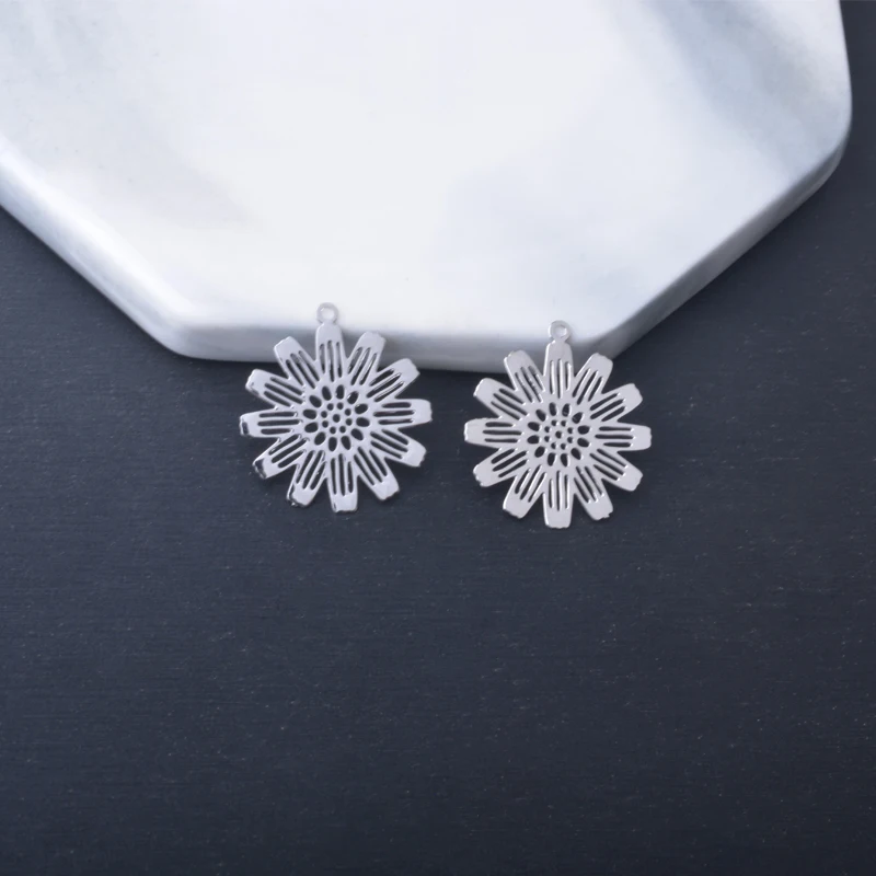 30 Stück AB1078 Messing-Schmuckanhänger in Hellgold, Blumen-Charms, DIY-Zubehör für Damen-Ohrringe und -Halsketten – Detail 5