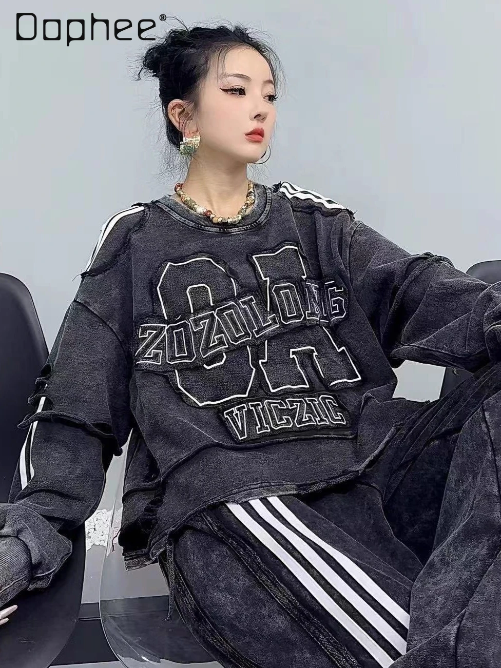 

Осень 2021, новинка, европейские товары, толстовка с потертыми буквами и вышивкой, рваная свободная повседневная короткая толстовка для женщин