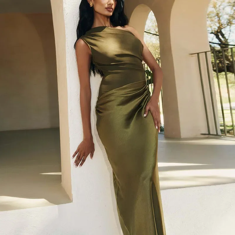 セクシーなワンショルダーエレガントなスプライシングロングドレスレディーススキュー襟中空自由奔放に生きるドレス春夏背中の開いたノースリーブパーティードレス