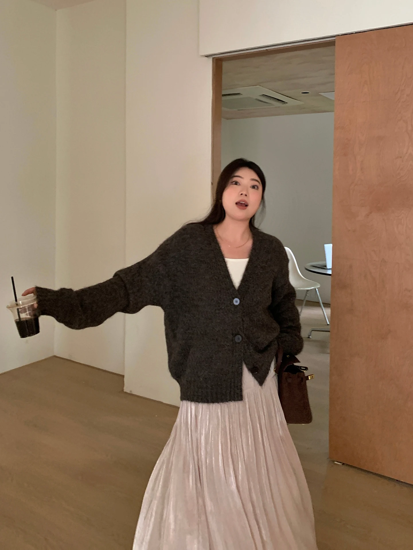 

Linda Laugh plus Size Knitwear Jaet Women's Autumn 2025 New Large Korean Sle Deep Autumn Elegance Open Cardigan