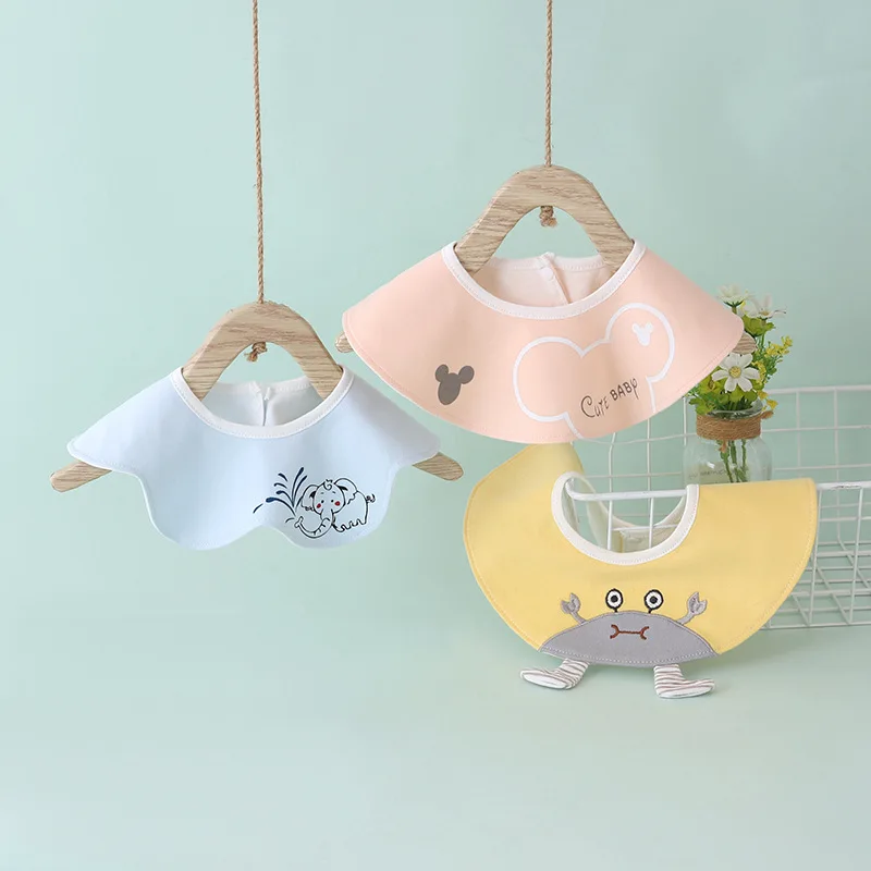 

Детский нагрудник с мультяшным принтом для младенцев и малышей. Детский нагрудник с рисунком лепестков.