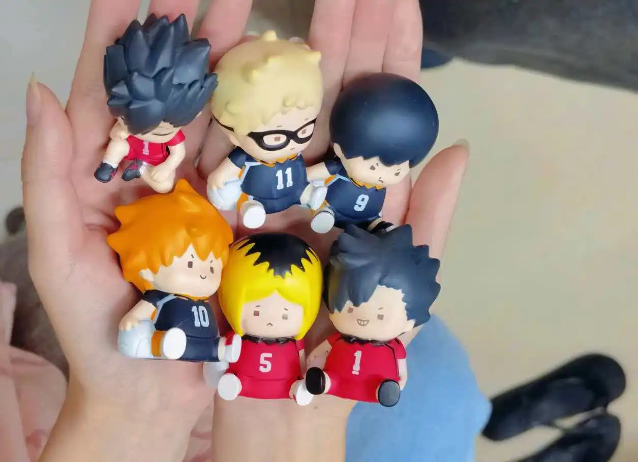 

New In Stock Volleyball Youth Round Sitting Posture Different Color Version Action Figure Capsule Toy Model Ornament Fans Souven