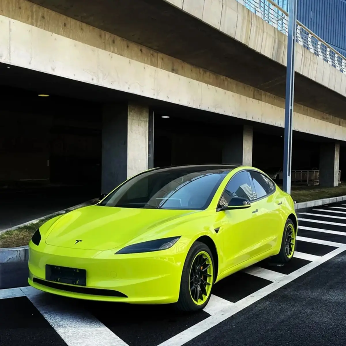 

PET Premium Gloss Acid Green Vinyl Wrap Film Self Adhesive Decal Foil Motorbike Car Wrapping