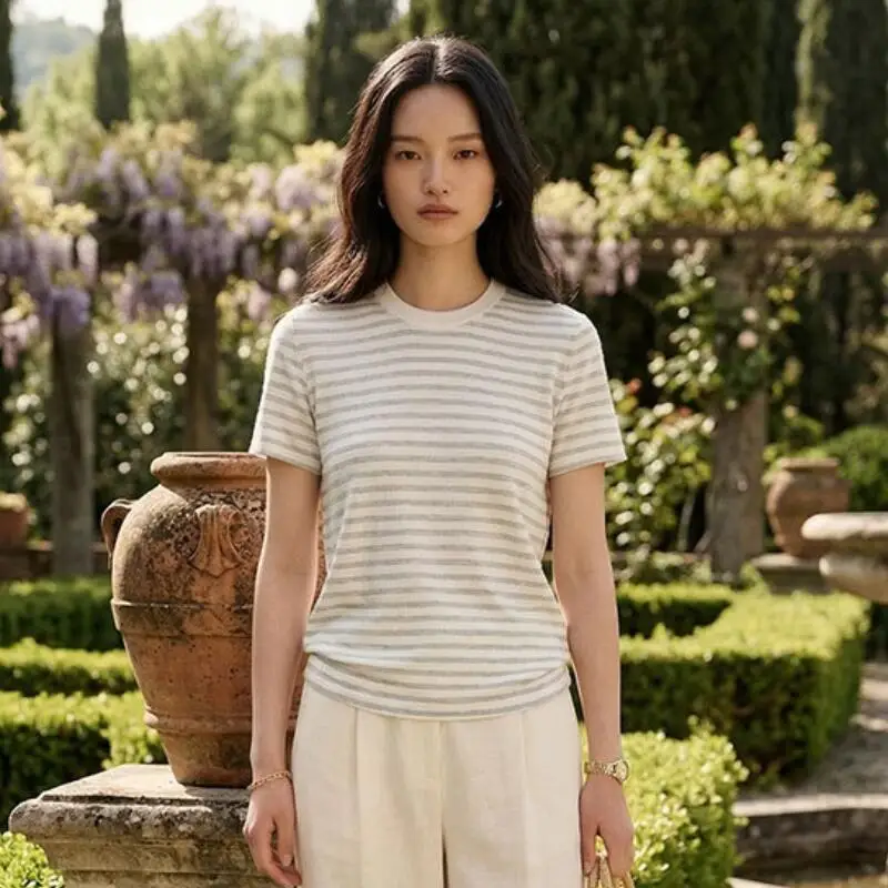 

Новая летняя женская футболка с коротким рукавом, облегающая, с круглым вырезом, модная, универсальная, приятная к телу, трикотажная.