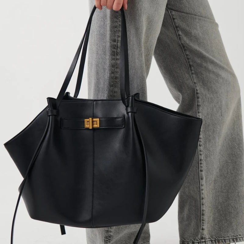 2025 موضة بولي Leather جلد سعة كبيرة تخفيف حقيبة ترابيز حقائب كتف مصمم قفل معدني حقائب اليد عالية الجودة حقيبة كبيرة