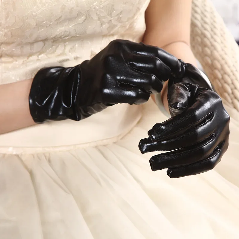 

Imitation Leather Short Gloves Sexy Patent Leather Gloves for Women Lolita Dance Gloves Halloween Full Fingers Shiny Black Glove