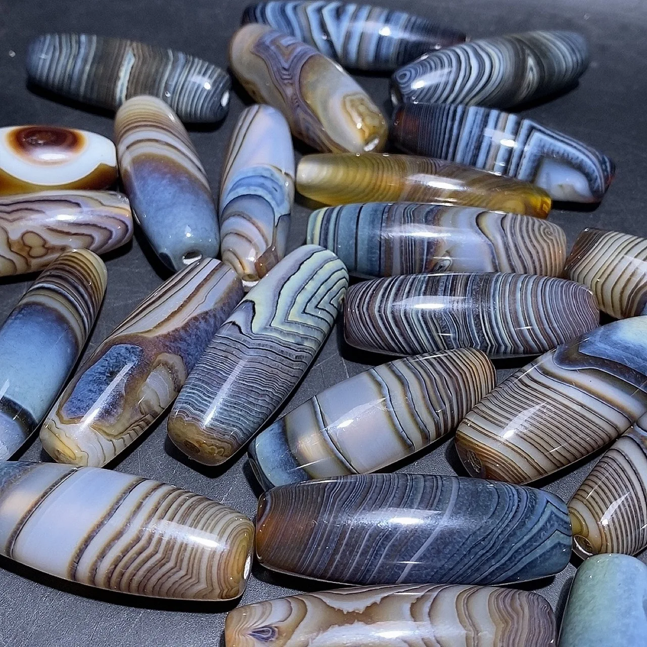 

1pcs Natural Tibetan Agates Dzi Beads Vintage Stone Mixed Length About 13*40mm Random Color Necklace Pendant Diy Accessories