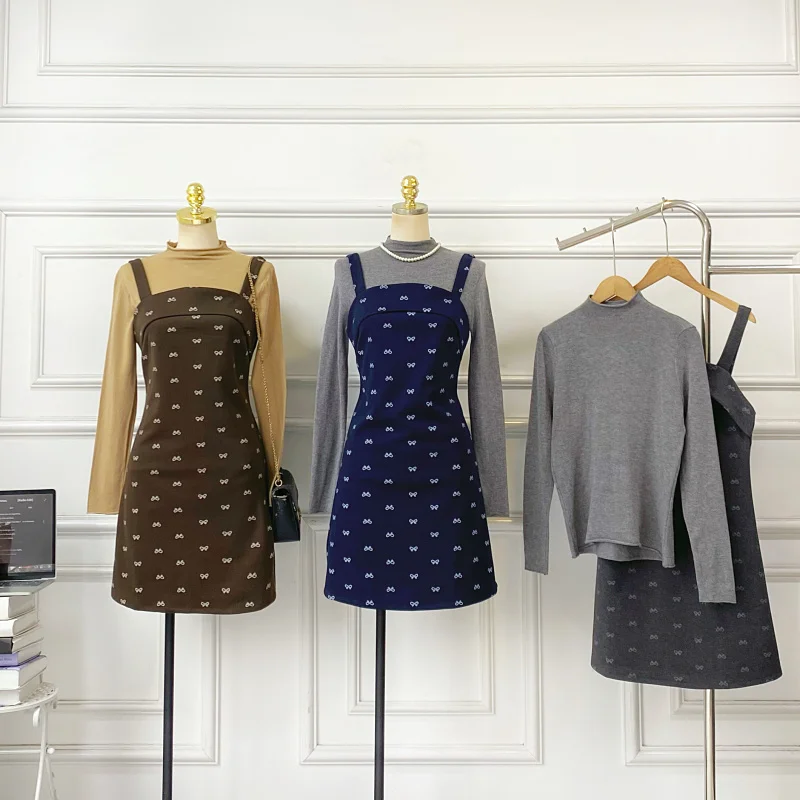 

Ретро-комплект из двух предметов: шерстяной свитер с принтом и высоким воротником, а также вязаная кофта на молнии с длинными рукавами для женщин