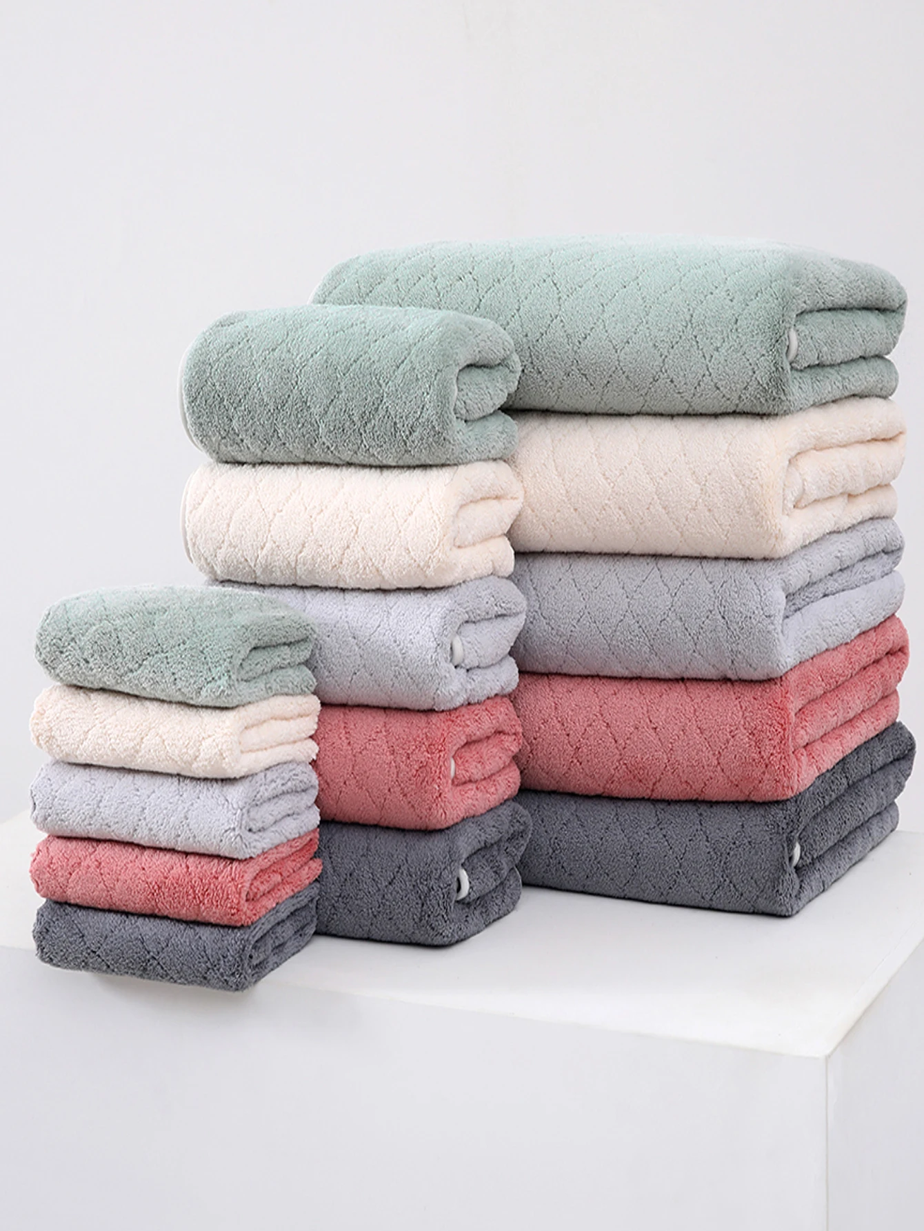 1Pack Coral Fleece European Flower Towel/Bath Towel Soft and plaid, Quick and Easy to Dry, Can Be Used for Bathing, Face Wash, Hotel, Outgoing, etc