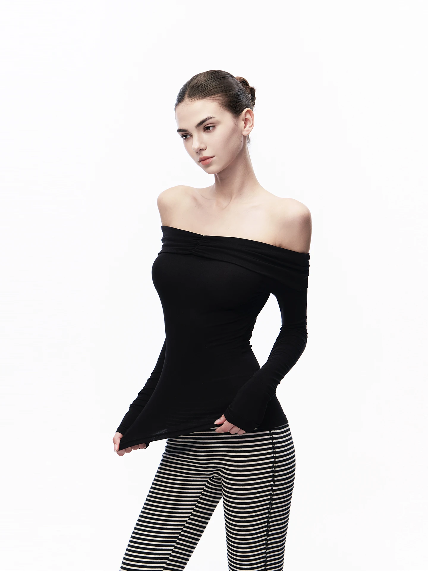 

JLAUNT Black One-Shoulder Long Sleeve Women's T-shirt Slim Fit Modal Base Layer Hot Girl Shoulder Exposure Top Casual Style