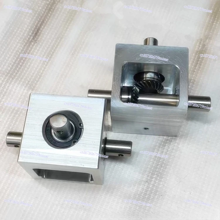 Small spiral bevel gear rotator speed ratio 1:1 shaft diameter 12 mm 90 degrees right angle drive reversing gearbox