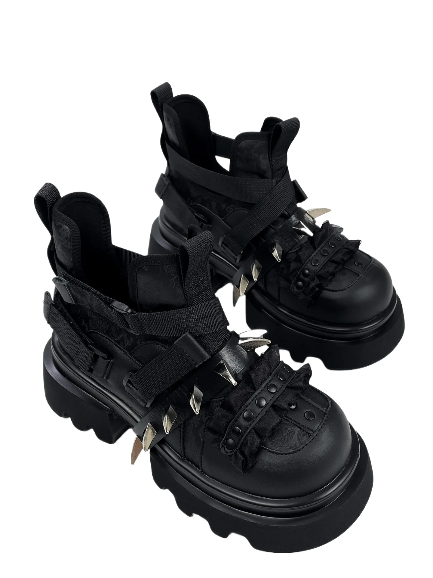 

Короткие женские туфли-маффины из натуральной кожи в темной платформе с металлической киской в стиле панк Y2k Babes Tide Shoes 7 см