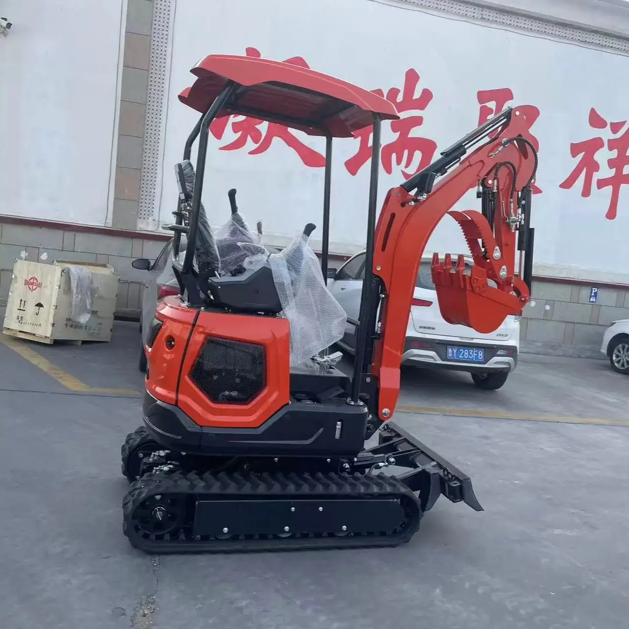 

Новый компактный гидравлический экскаватор для ландшафтного дизайна и строительных проектов со скидкой 40%.