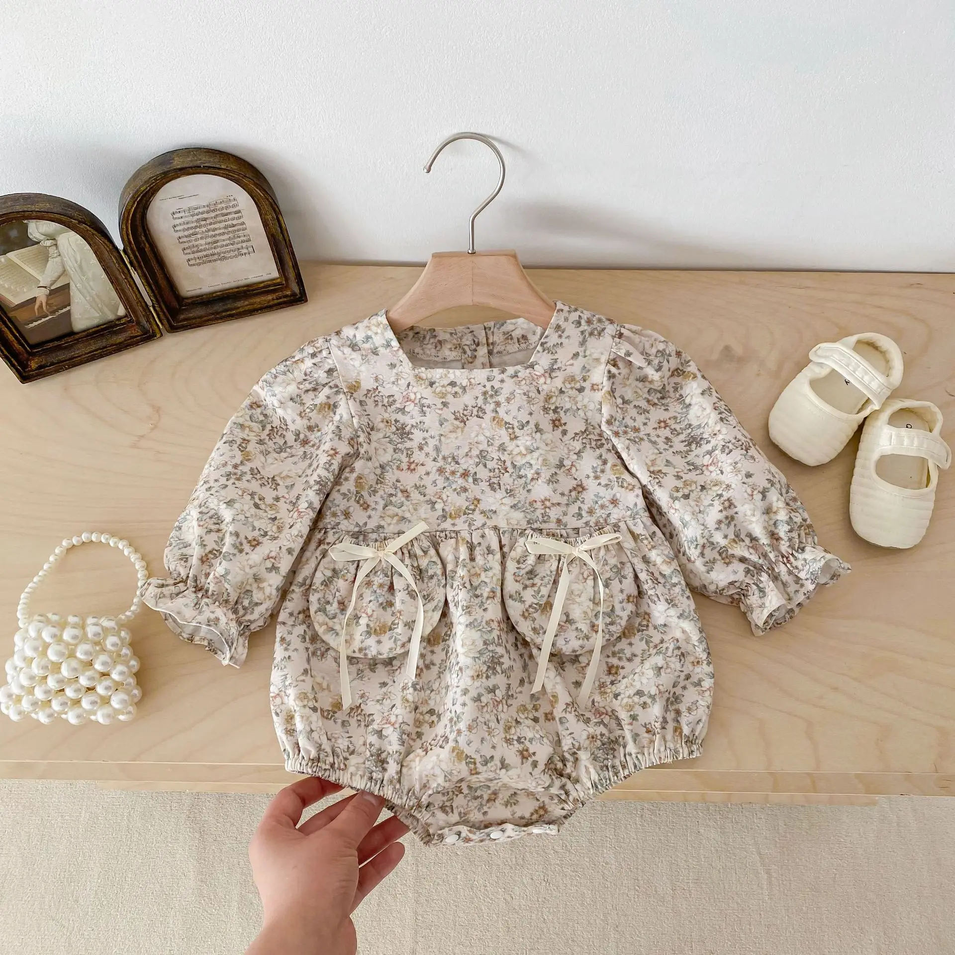 2024 Spring New Korean Baby Girl Bodysuit Cotton Fragmented Flower Bow Long Sleeved Square Neck Pocket Infant Girl Rompers