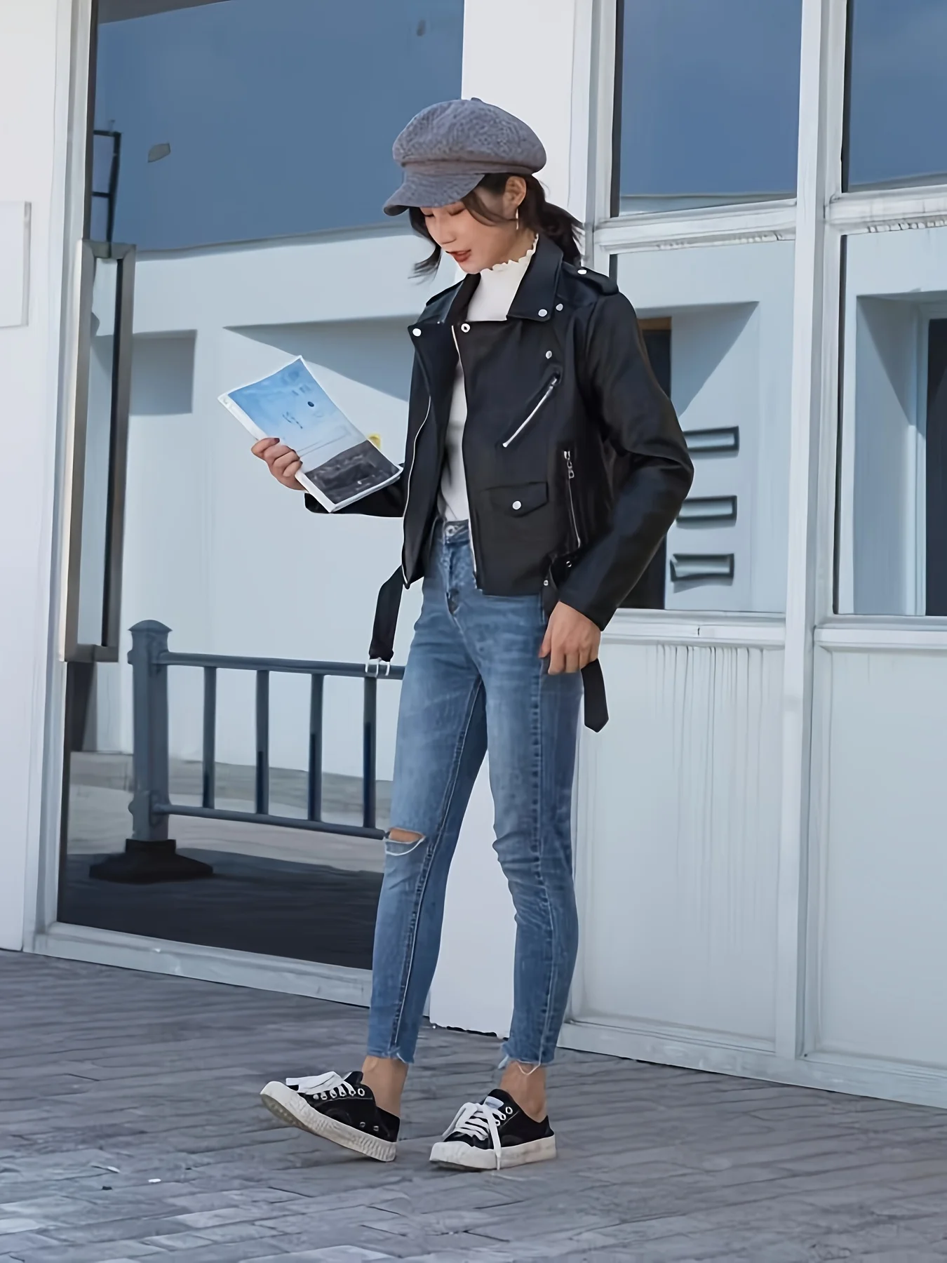 Damska krótka kurtka motocyklowa ze skóry PU w stylu retro, slim fit, na wiosnę i jesień.